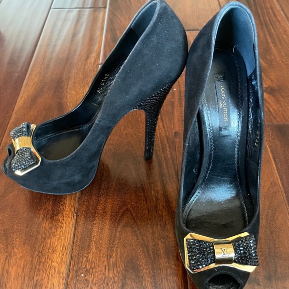 Louis Vuitton Bow Heels with Crystal Stud Detailing - Only Worn Once - Picture 4 of 6